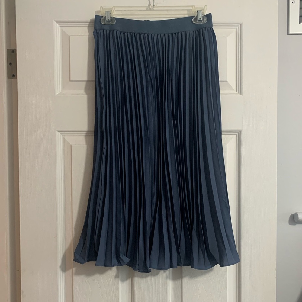 NWT midi pleated skirt